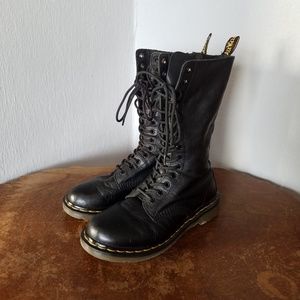 Dr. Martens 1B99 boots